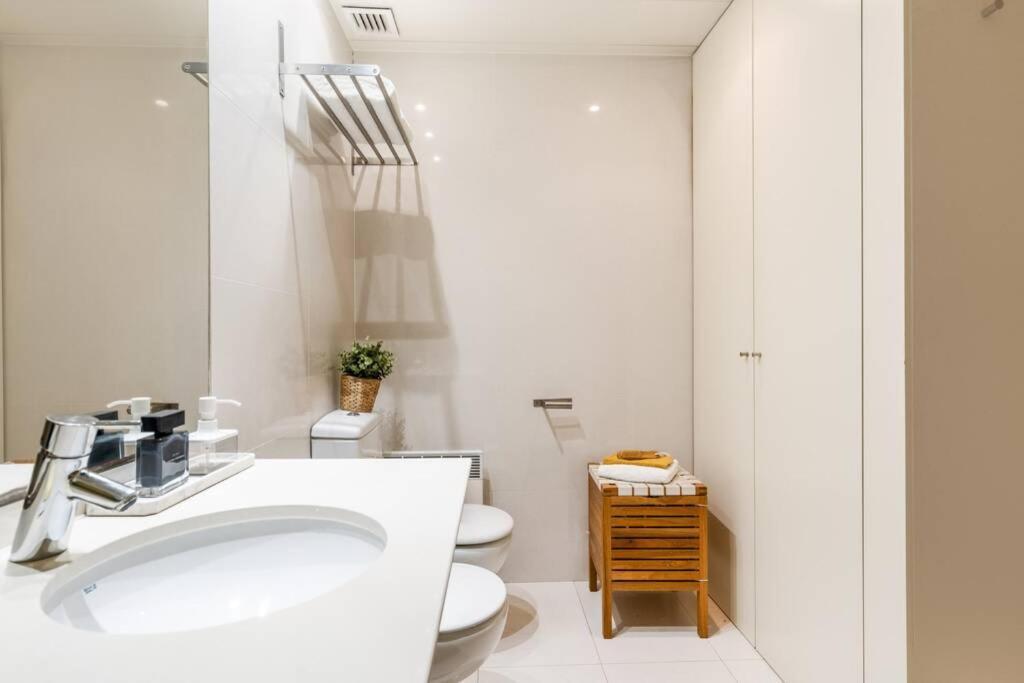 ברצלונה Lodging Apartments Monumumental Free Parking מראה חיצוני תמונה