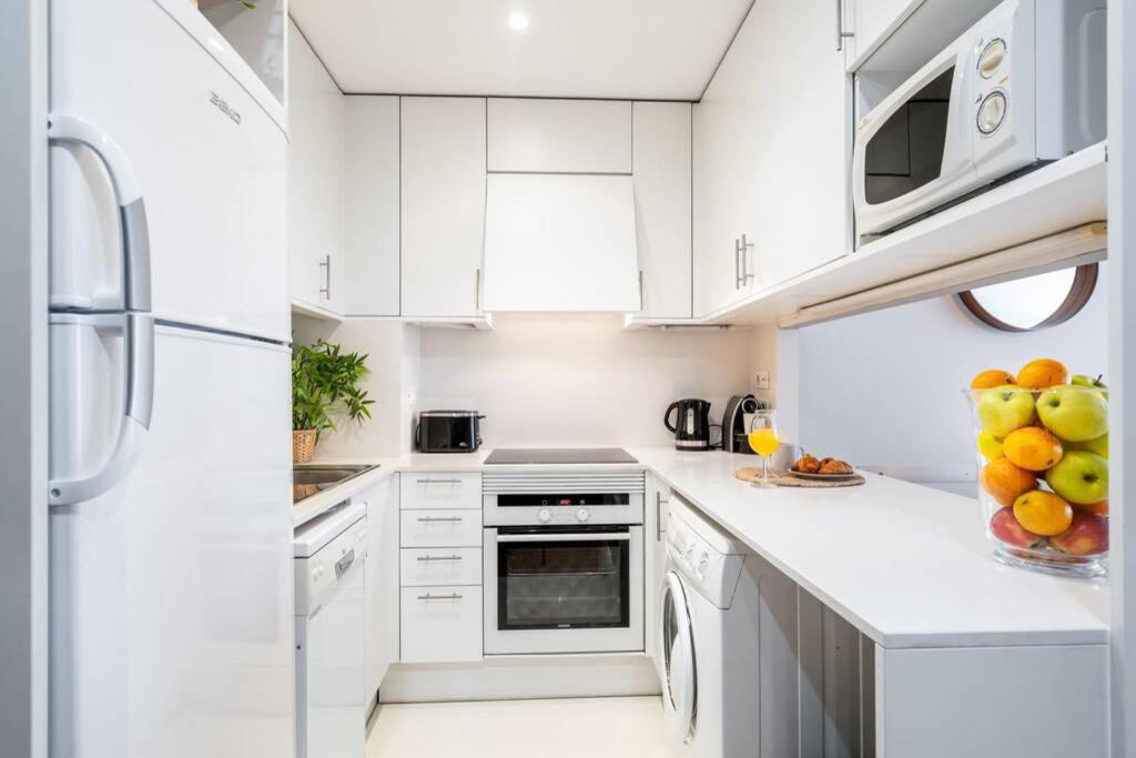 ברצלונה Lodging Apartments Monumumental Free Parking מראה חיצוני תמונה