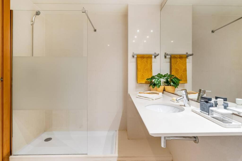 ברצלונה Lodging Apartments Monumumental Free Parking מראה חיצוני תמונה