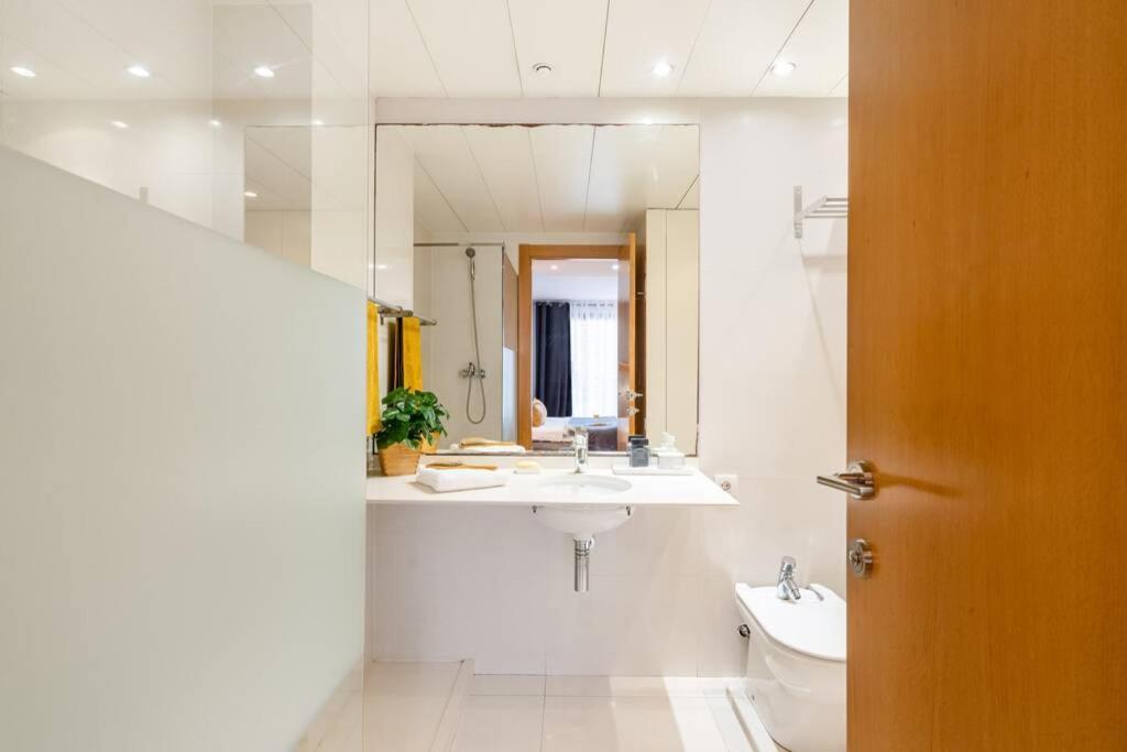 ברצלונה Lodging Apartments Monumumental Free Parking מראה חיצוני תמונה